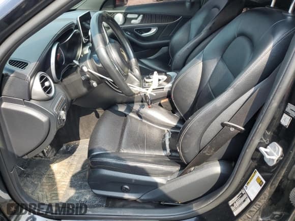 ✅ 2015 Mercedes-Benz C 400 • VIN: 55SWF6GB3FU019279 • Lot: 67907625. Wystawiony na Copart z przebiegiem 152 722 mil. Bezpłatny archiwum sprzedaży aukcyjnych z USA i szczegółowy raport historii pojazdu na DreamBid. Zdjęcie 7.