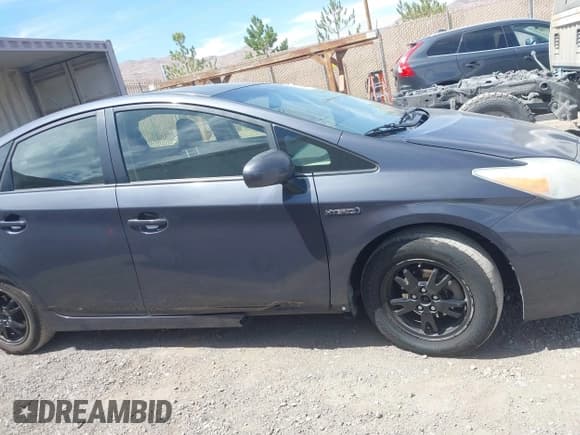 ✅ 2014 Toyota Prius Four • VIN: JTDKN3DU6E1737844 • Lot: 43063587. Wystawiony na IAAI z przebiegiem 244 353 mil. Bezpłatny archiwum sprzedaży aukcyjnych z USA i szczegółowy raport historii pojazdu na DreamBid. Zdjęcie 13.