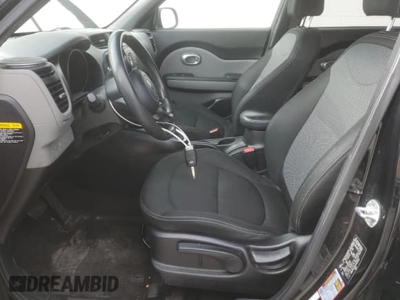 ✅ 2017 Kia Soul + • VIN: KNDJP3A52H7449405 • Lot: 93320525. Wystawiony na Copart z przebiegiem 179 073 mil. Bezpłatny archiwum sprzedaży aukcyjnych z USA i szczegółowy raport historii pojazdu na DreamBid. Zdjęcie 7.