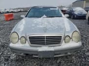 ✅ 1999 Mercedes-Benz CLK 320/430 • VIN: WDBLK65G5XT019425 • Lot: 91238225. Wystawiony na Copart z przebiegiem Nie podano. Bezpłatny archiwum sprzedaży aukcyjnych z USA i szczegółowy raport historii pojazdu na DreamBid. Zdjęcie 5.