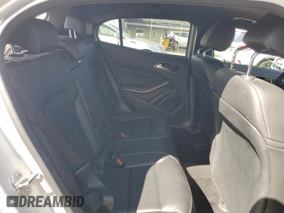 ✅ 2019 Mercedes-Benz GLA 250 • VIN: WDCTG4GB2KU020330 • Lot: 82162135. Wystawiony na Copart z przebiegiem 34 309 mil. Bezpłatny archiwum sprzedaży aukcyjnych z USA i szczegółowy raport historii pojazdu na DreamBid. Zdjęcie 11.