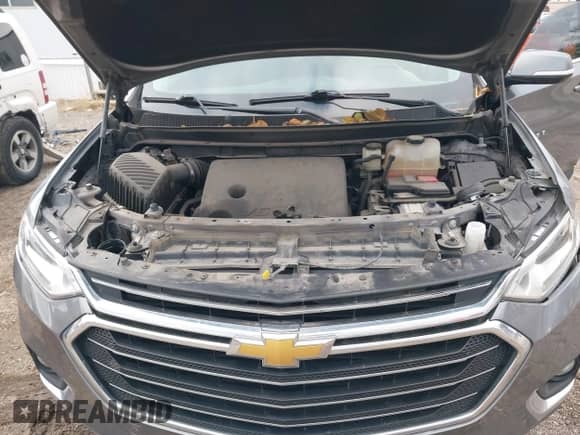 2019 Chevrolet Traverse LT Cloth z VIN 1GNEVGKW1KJ267587, wystawiony jako IAAI lot #43586839 z przebiegiem 63 779 mil mil oraz . Historia ofert i sprzedaży dostępna na DreamBid. Obrazek 10.