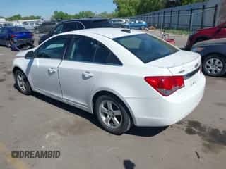 2015 Chevrolet Cruze LT z VIN 1G1PC5SB9F7271861, wystawiony jako IAAI lot #42215031 z przebiegiem 121 470 mil mil oraz . Historia ofert i sprzedaży dostępna na DreamBid. Obrazek 3.