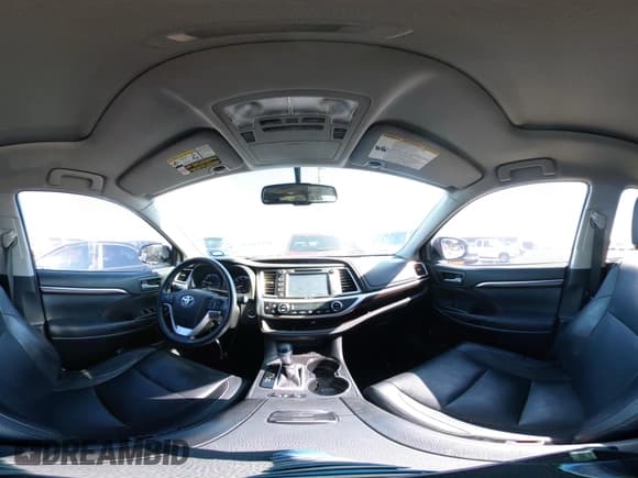 ✅ 2014 Toyota Highlander Limited • VIN: 5TDYKRFH5ES017105 • Lot: 43133934. Listed on IAAI with 170,155 mi. Free auction sales archive from the USA and detailed vehicle history report at DreamBid. Image 18.