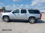 ✅ 2014 Chevrolet Suburban LTZ • VIN: 1GNSCKE06ER107262 • Lot: 43301081. Wystawiony na IAAI z przebiegiem 122 888 mil. Bezpłatny archiwum sprzedaży aukcyjnych z USA i szczegółowy raport historii pojazdu na DreamBid. Zdjęcie 14.