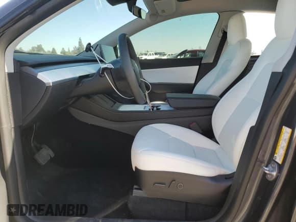 ✅ 2021 Tesla Model Y Long Range • VIN: 5YJYGDEE0MF274414 • Lot: 87286445. Listed on Copart with 31,606 mi. Free auction sales archive from the USA and detailed vehicle history report at DreamBid. Image 7.