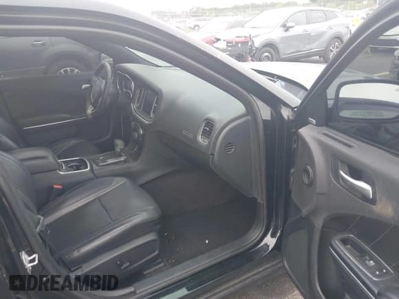 ✅ 2017 Dodge Charger SXT • VIN: 2C3CDXHGXHH515398 • Lot: 43648461. Wystawiony na IAAI z przebiegiem 145 509 mil. Bezpłatny archiwum sprzedaży aukcyjnych z USA i szczegółowy raport historii pojazdu na DreamBid. Zdjęcie 5.