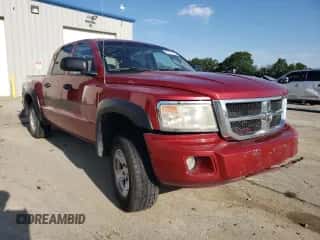 2008 Dodge Dakota SLT z VIN 1D7HW48N48S539736, wystawiony jako Copart lot #57691773 z przebiegiem 154 021 mil mil oraz Szkoda całkowita • Salvage title. Historia ofert i sprzedaży dostępna na DreamBid. Obrazek 4.