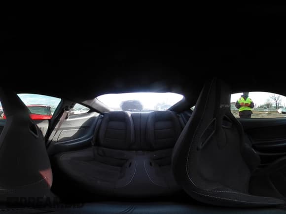 ✅ 2017 Ford Mustang Shelby GT350 • VIN: 1FA6P8JZ2H5523798 • Lot: 41541814. Wystawiony na IAAI z przebiegiem 21 853 mil. Bezpłatny archiwum sprzedaży aukcyjnych z USA i szczegółowy raport historii pojazdu na DreamBid. Zdjęcie 18.