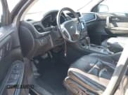 ✅ 2015 Chevrolet Traverse LT • VIN: 1GNKVHKD6FJ159205 • Lot: 41998736. Wystawiony na IAAI z przebiegiem Nie podano. Bezpłatny archiwum sprzedaży aukcyjnych z USA i szczegółowy raport historii pojazdu na DreamBid. Zdjęcie 5.