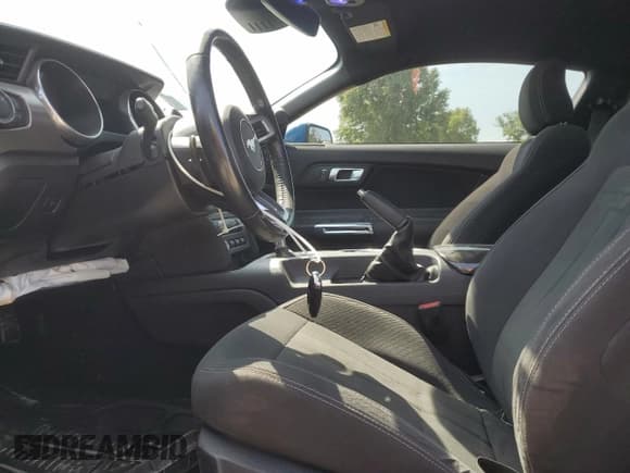 ✅ 2021 Ford Mustang GT Premium • VIN: 1FA6P8CF6M5119562 • Lot: 69694975. Wystawiony na Copart z przebiegiem 32 086 mil. Bezpłatny archiwum sprzedaży aukcyjnych z USA i szczegółowy raport historii pojazdu na DreamBid. Zdjęcie 7.