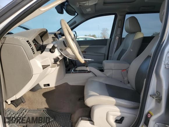 ✅ 2005 Jeep Grand Cherokee Limited • VIN: 1J8HR58245C595509 • Lot: 93024135. Wystawiony na Copart z przebiegiem 170 760 mil. Bezpłatny archiwum sprzedaży aukcyjnych z USA i szczegółowy raport historii pojazdu na DreamBid. Zdjęcie 7.