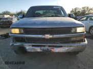 ✅ 2001 Chevrolet Silverado 1500 LS • VIN: 2GCEC19V111129615 • Lot: 77206224. Wystawiony na Copart z przebiegiem 247 230 mil. Bezpłatny archiwum sprzedaży aukcyjnych z USA i szczegółowy raport historii pojazdu na DreamBid. Zdjęcie 5.