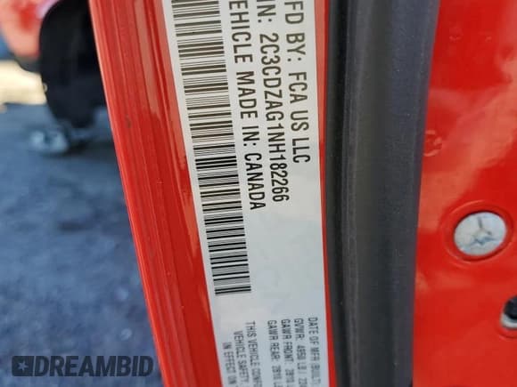 ✅ 2022 Dodge Challenger SXT • VIN: 2C3CDZAG1NH182266 • Lot: 80515843. Wystawiony na Copart z przebiegiem 16 593 mil. Bezpłatny archiwum sprzedaży aukcyjnych z USA i szczegółowy raport historii pojazdu na DreamBid. Zdjęcie 13.