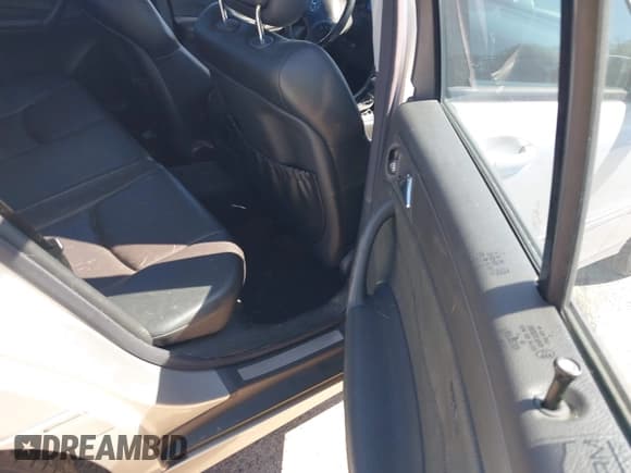 ✅ 2004 Mercedes-Benz C 230 Kompressor • VIN: WDBRF40J84F453189 • Lot: 42675864. Wystawiony na IAAI z przebiegiem 223 871 mil. Bezpłatny archiwum sprzedaży aukcyjnych z USA i szczegółowy raport historii pojazdu na DreamBid. Zdjęcie 8.