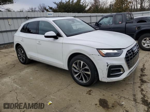 ✅ 2021 Audi Q5 Premium • VIN: WA1AAAFY8M2132755 • Lot: 93552965. Wystawiony na Copart z przebiegiem 61 155 mil. Bezpłatny archiwum sprzedaży aukcyjnych z USA i szczegółowy raport historii pojazdu na DreamBid. Zdjęcie 4.
