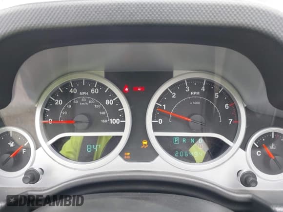 ✅ 2010 Jeep Wrangler Unlimited Sahara • VIN: 1J4BA5H11AL156817 • Lot: 43006011. Wystawiony na IAAI z przebiegiem 206 494 mil. Bezpłatny archiwum sprzedaży aukcyjnych z USA i szczegółowy raport historii pojazdu na DreamBid. Zdjęcie 7.