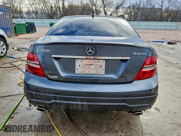 ✅ 2014 Mercedes-Benz C 300 Sport • VIN: WDDGF8AB6EA925689 • Лот: 93883535. Опубликован ранее на Copart с пробегом 109 006 миль. Бесплатный доступ к архиву аукционных продаж из США и подробный отчёт об истории автомобиля на DreamBid. Изображение 6.