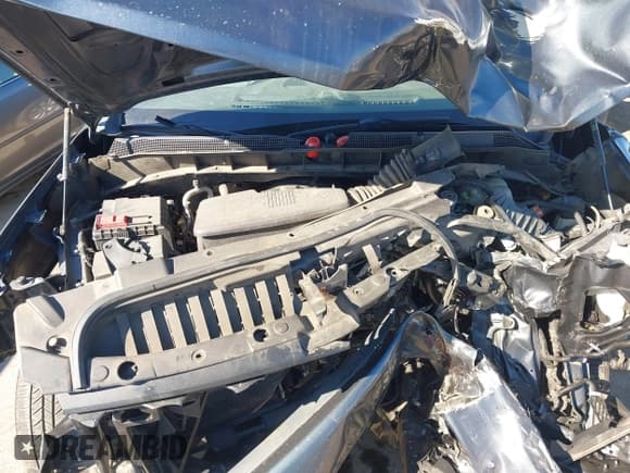 ✅ 2020 Chevrolet Silverado 1500 Custom • VIN: 1GCRWBEF7LZ133417 • Lot: 43470312. Wystawiony na IAAI z przebiegiem 107 761 mil. Bezpłatny archiwum sprzedaży aukcyjnych z USA i szczegółowy raport historii pojazdu na DreamBid. Zdjęcie 10.