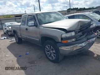 2000 Chevrolet Silverado 1500 LS with VIN 1GCEK19T6YE349746, listed as a IAAI auction lot 43273642 with 179,314 mi miles and . Bid and sale history available at DreamBid. Image 1.