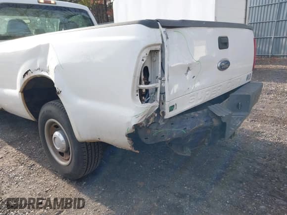 ✅ 2008 Ford F-250 XL • VIN: 1FTNF20598EE50997 • Lot: 41509936. Wystawiony na IAAI z przebiegiem 116 485 mil. Bezpłatny archiwum sprzedaży aukcyjnych z USA i szczegółowy raport historii pojazdu na DreamBid. Zdjęcie 6.