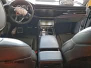 ✅ 2019 Audi Q8 Prestige • VIN: WA1FVAF1XKD023163 • Lot: 93908365. Wystawiony na Copart z przebiegiem 83 315 mil. Bezpłatny archiwum sprzedaży aukcyjnych z USA i szczegółowy raport historii pojazdu na DreamBid. Zdjęcie 8.