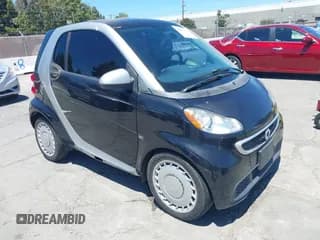 ✅ 2013 Smart fortwo Pure • VIN: WMEEJ3BA6DK676071 • Lot: 42677618. Wystawiony na IAAI z przebiegiem 191 709 mil. Bezpłatny archiwum sprzedaży aukcyjnych z USA i szczegółowy raport historii pojazdu na DreamBid. Zdjęcie 1.