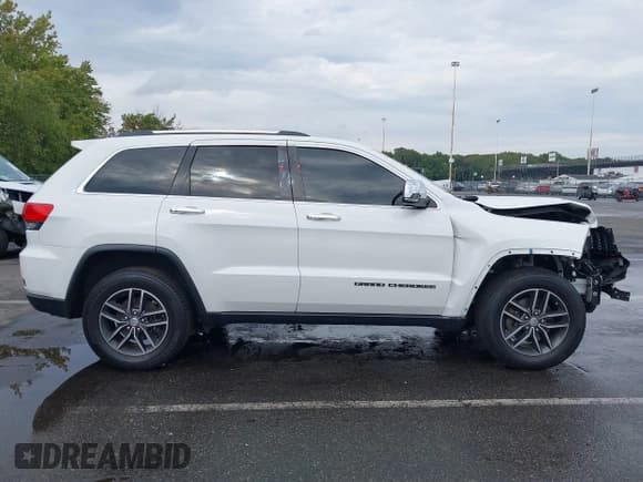 ✅ 2017 Jeep Grand Cherokee Limited • VIN: 1C4RJFBG3HC735700 • Lot: 43297734. Listed on IAAI with 111,840 mi. Free auction sales archive from the USA and detailed vehicle history report at DreamBid. Image 13.