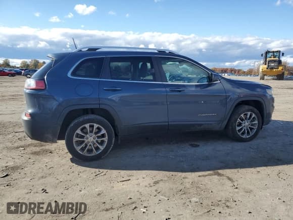 ✅ 2020 Jeep Cherokee Latitude Plus • VIN: 1C4PJMLX6LD508997 • Lot: 90768885. Wystawiony na Copart z przebiegiem 228 292 mil. Bezpłatny archiwum sprzedaży aukcyjnych z USA i szczegółowy raport historii pojazdu na DreamBid. Zdjęcie 3.