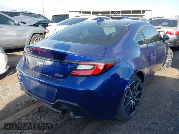 ✅ 2024 Toyota 86 • VIN: JF1ZNBB18R9751730 • Lot: 41902185. Wystawiony na IAAI z przebiegiem 16 459 mil. Bezpłatny archiwum sprzedaży aukcyjnych z USA i szczegółowy raport historii pojazdu na DreamBid. Zdjęcie 4.