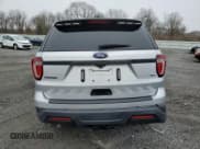 ✅ 2019 Ford Police Interceptor Utility • VIN: 1FM5K8AR4KGA12248 • Lot: 48752015. Wystawiony na Copart z przebiegiem Nie podano. Bezpłatny archiwum sprzedaży aukcyjnych z USA i szczegółowy raport historii pojazdu na DreamBid. Zdjęcie 6.