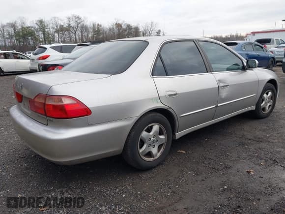 ✅ 1999 Honda Accord EX • VIN: 1HGCG165XXA010512 • Lot: 43719822. Wystawiony na IAAI z przebiegiem 153 392 mil. Bezpłatny archiwum sprzedaży aukcyjnych z USA i szczegółowy raport historii pojazdu na DreamBid. Zdjęcie 4.