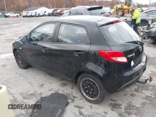 ✅ 2013 Mazda 2 Sport • VIN: JM1DE1KZ9D0165958 • Lot: 43649209. Wystawiony na IAAI z przebiegiem 118 589 mil. Bezpłatny archiwum sprzedaży aukcyjnych z USA i szczegółowy raport historii pojazdu na DreamBid. Zdjęcie 3.