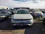 ✅ 2022 Hyundai Ioniq 5 SEL • VIN: KM8KNDAF7NU102394 • Lot: 80908834. Wystawiony na Copart z przebiegiem 3 946 mil mil. Skorzystaj z bezpłatnego archiwum sprzedaży aukcyjnych z USA i zobacz szczegółowy raport historii pojazdu na DreamBid. Zdjęcie 5.