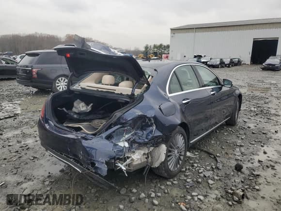 ✅ 2015 Mercedes-Benz C 300 Luxury • VIN: 55SWF4KBXFU040559 • Lot: 93189365. Wystawiony na Copart z przebiegiem 84 530 mil. Bezpłatny archiwum sprzedaży aukcyjnych z USA i szczegółowy raport historii pojazdu na DreamBid. Zdjęcie 3.