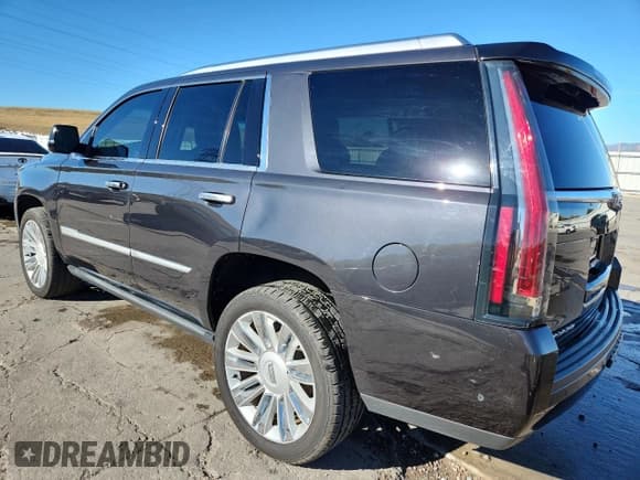 ✅ 2019 Cadillac Escalade Platinum • VIN: 1GYS4DKJ8KR327524 • Lot: 87097705. Listed on Copart with 144,040 mi. Free auction sales archive from the USA and detailed vehicle history report at DreamBid. Image 2.