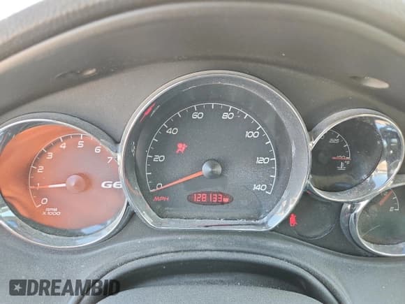 ✅ 2009 Pontiac G6 1SA • VIN: 1G2ZG57N394126302 • Lot: 90840845. Wystawiony na Copart z przebiegiem 128 133 mil. Bezpłatny archiwum sprzedaży aukcyjnych z USA i szczegółowy raport historii pojazdu na DreamBid. Zdjęcie 9.