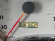 ✅ 2004 Saturn VUE V6 • VIN: 5GZCZ63424S842142 • Lot: 41562303. Wystawiony na IAAI z przebiegiem 178 745 mil. Bezpłatny archiwum sprzedaży aukcyjnych z USA i szczegółowy raport historii pojazdu na DreamBid. Zdjęcie 16.