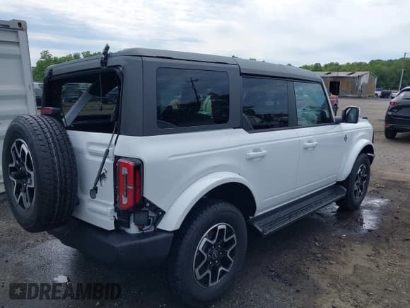 ✅ 2025 Ford Bronco Outer Banks • VIN: 1FMDE8BH3SLA68925 • Lot: 42302153. Wystawiony na IAAI z przebiegiem 364 mil. Bezpłatny archiwum sprzedaży aukcyjnych z USA i szczegółowy raport historii pojazdu na DreamBid. Zdjęcie 4.