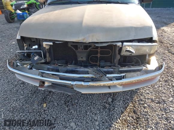 ✅ 2001 Chevrolet Blazer LT • VIN: 1GNDT13W212167763 • Lot: 41997079. Wystawiony na IAAI z przebiegiem 173 050 mil. Bezpłatny archiwum sprzedaży aukcyjnych z USA i szczegółowy raport historii pojazdu na DreamBid. Zdjęcie 6.