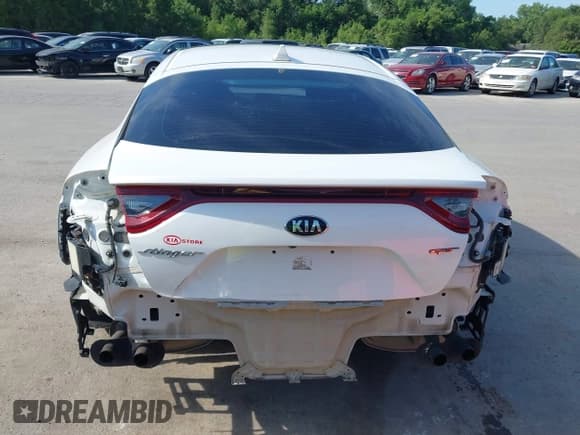 ✅ 2018 Kia Stinger GT2 • VIN: KNAE55LC9J6036274 • Lot: 42590664. Wystawiony na IAAI z przebiegiem 84 750 mil. Bezpłatny archiwum sprzedaży aukcyjnych z USA i szczegółowy raport historii pojazdu na DreamBid. Zdjęcie 17.