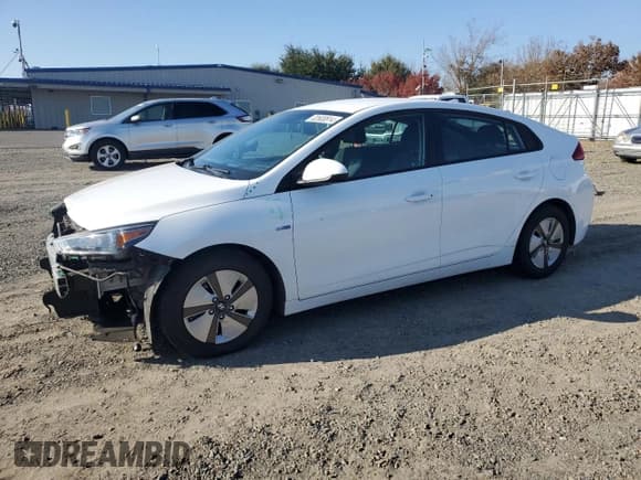 ✅ 2018 Hyundai Ioniq Blue • VIN: KMHC65LC8JU101744 • Lot: 82600814. Wystawiony na Copart z przebiegiem 120 744 mil. Bezpłatny archiwum sprzedaży aukcyjnych z USA i szczegółowy raport historii pojazdu na DreamBid. Zdjęcie 1.