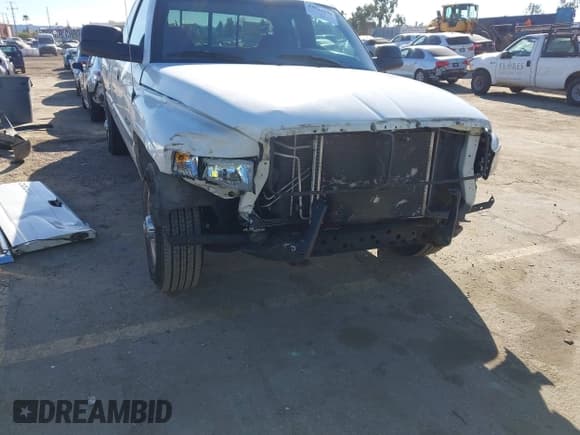 ✅ 2002 Dodge 2500 • VIN: 3B7KC23Z42M236527 • Lot: 43831599. Wystawiony na IAAI z przebiegiem 153 971 mil. Bezpłatny archiwum sprzedaży aukcyjnych z USA i szczegółowy raport historii pojazdu na DreamBid. Zdjęcie 6.