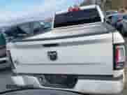 2018 Ram 1500 Tradesman z VIN 1C6RR6FG3JS325422, wystawiony jako IAAI lot #41674052 z przebiegiem 136 502 mil mil oraz . Historia ofert i sprzedaży dostępna na DreamBid. Obrazek 16.