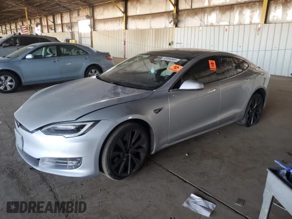 ✅ 2018 Tesla Model S 75D • VIN: 5YJSA1E49JF249679 • Лот: 93096965. Опубликован ранее на Copart с пробегом Не указан. Бесплатный доступ к архиву аукционных продаж из США и подробный отчёт об истории автомобиля на DreamBid. Изображение 1.