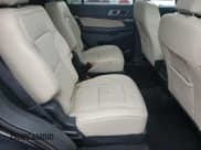 ✅ 2019 Ford Explorer Platinum • VIN: 1FM5K8HT6KGA57340 • Lot: 57038705. Wystawiony na Copart z przebiegiem 83 225 mil. Bezpłatny archiwum sprzedaży aukcyjnych z USA i szczegółowy raport historii pojazdu na DreamBid. Zdjęcie 11.