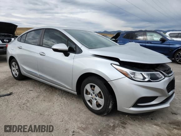 ✅ 2018 Chevrolet Cruze LS • VIN: 1G1BC5SM1J7151072 • Lot: 82407215. Wystawiony na Copart z przebiegiem 64 226 mil. Bezpłatny archiwum sprzedaży aukcyjnych z USA i szczegółowy raport historii pojazdu na DreamBid. Zdjęcie 4.