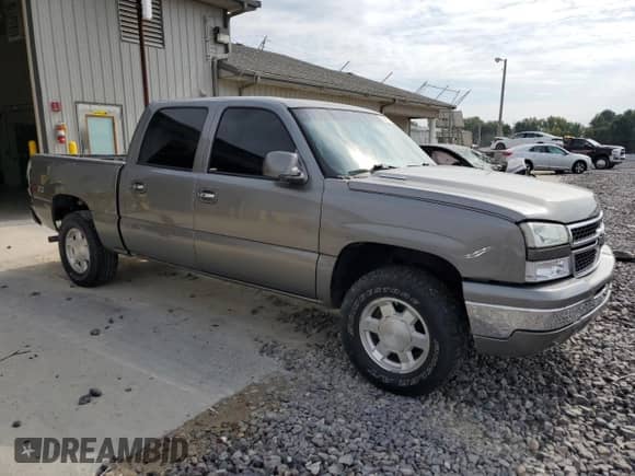 ✅ 2006 Chevrolet Silverado 1500 LT1 • VIN: 2GCEK13ZX61281947 • Lot: 86431175. Wystawiony na Copart z przebiegiem 230 506 mil mil. Skorzystaj z bezpłatnego archiwum sprzedaży aukcyjnych z USA i zobacz szczegółowy raport historii pojazdu na DreamBid. Zdjęcie 4.