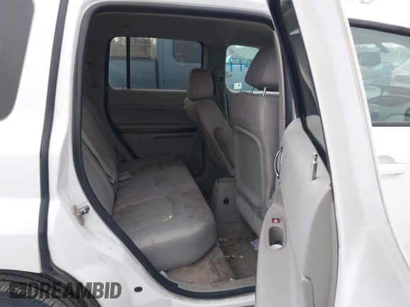 ✅ 2011 Chevrolet HHR • VIN: 3GNBAEFW6BS544018 • Lot: 43771217. Wystawiony na IAAI z przebiegiem 178 643 mil. Bezpłatny archiwum sprzedaży aukcyjnych z USA i szczegółowy raport historii pojazdu na DreamBid. Zdjęcie 8.