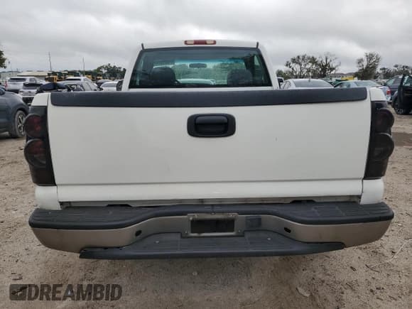 ✅ 2006 Chevrolet Silverado 1500 LS • VIN: 1GCEC14V26Z240390 • Лот: 71025874. Опубликован ранее на Copart с пробегом 171 828 миль. Бесплатный доступ к архиву аукционных продаж из США и подробный отчёт об истории автомобиля на DreamBid. Изображение 6.